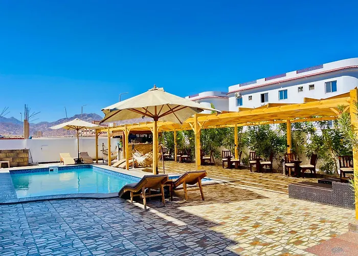 Dolphina & Restaurant Szálloda 4*